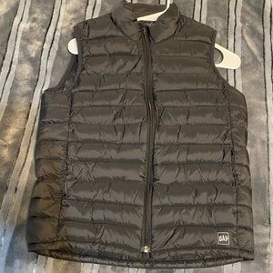 Boys, size medium Gap lightweight puffer vest. Gently worn, great condition.